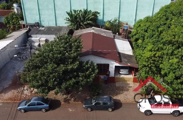 Imóvel a venda medindo aproximadamente 100m², contendo 3 quartos, sala, cozinha, banheiro, terreno de 247m² (13x19). Localizado na Rua Bahia, em frente ao Banco Bradesco em Capanema Pr. 