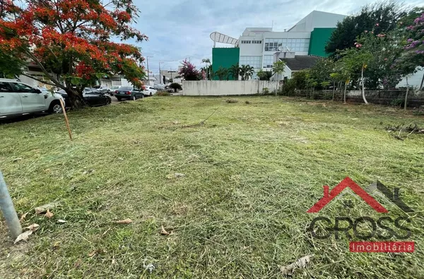 Terreno de esquina a venda, contendo metragem de 13,80x20 (176m²); Localizado na Rua Tamoios, esquina com a Rua Bahia, em Capanema Paraná. 