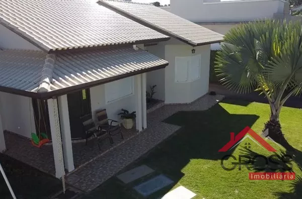 Casa em Alvenaria com área construída de 250m² , Terreno com área total de 1.000m²– Rua Padre Cirilo – Capanema.