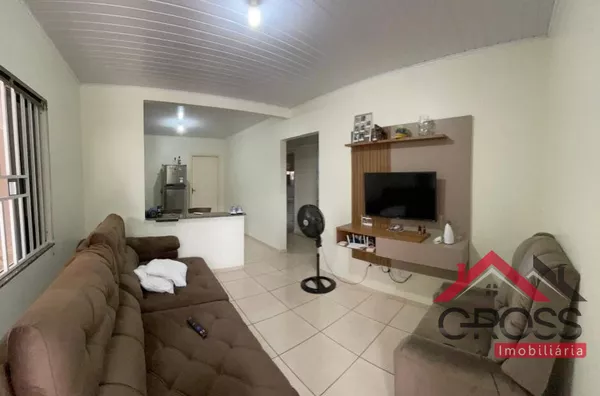 Imóvel a venda com metragem de aproximadamente 130m², contendo 1 quarto, 1 suíte, sala, cozinha, banheiro, garagem. Terreno de 500m² (10x50), localizado no Bairro São José Operário, em Capanema Pr. 