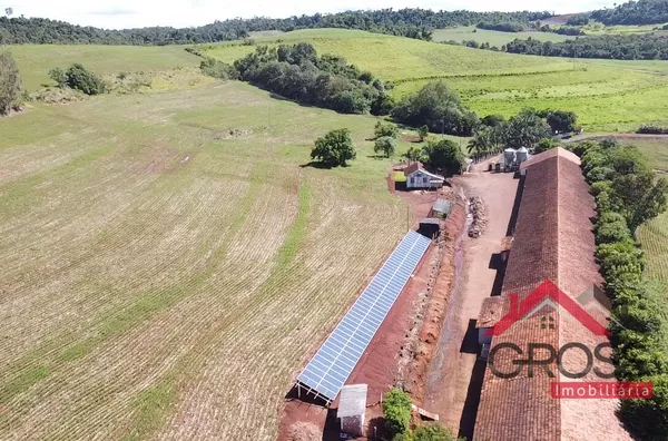 Área total de 57.000 m² (5,7 hectares), ideal para produção e moradia com estrutura pronta para atividade agrícola e avicultura.