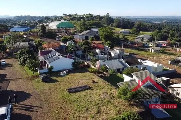 Terreno a venda medindo 361m², localizado no Loteamento Bazzanella em Capanema Pr, com uma vista linda.