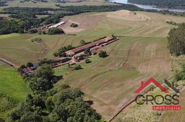 Área total de 57.000 m² (5,7 hectares), ideal para produção e moradia com estrutura pronta para atividade agrícola e avicultura.