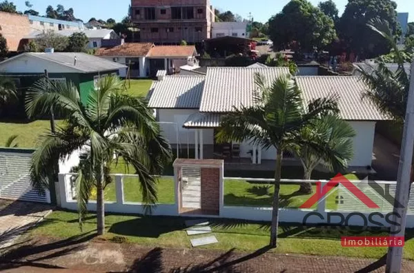 Casa em Alvenaria com área construída de 250m² , Terreno com área total de 1.000m²– Rua Padre Cirilo – Capanema.