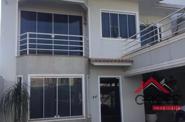 Sobrado a venda no Centro de Capanema Pr, contendo 3 quartos, 1 súite com hidro e closet, cozinha planejada, escritório, 2 salas, 4 banheiros, área gourmet, lavanderia, terreno de 500m², área construída de 342m². - Foto 2