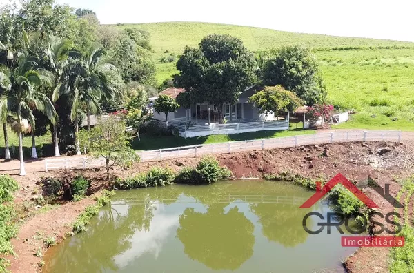 Área total de 57.000 m² (5,7 hectares), ideal para produção e moradia com estrutura pronta para atividade agrícola e avicultura.