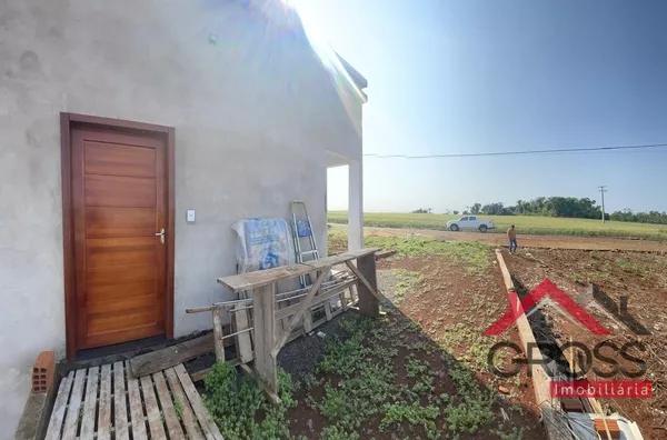 Imóvel novo a venda com metragem de 85m², contendo 1 suíte; 1 quarto; Sala; Cozinha; Banheiro; Lavanderia; Porão; Terreno de 240,625m². Localizado no Loteamento Benatti, Bairro São Cristóvão, em Capanema Pr.          