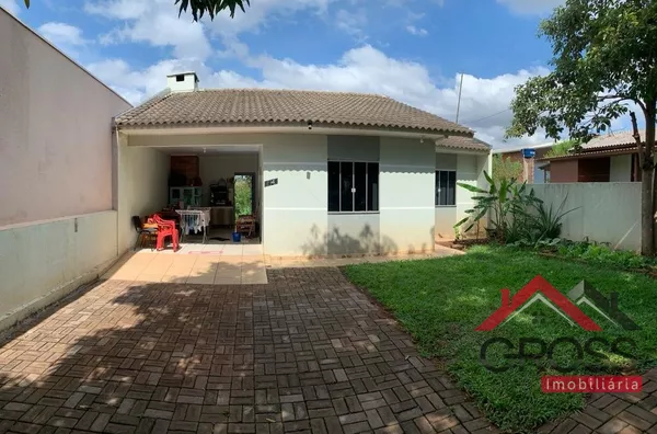 Casa em alvenaria medindo 86m², contendo 2 quartos, sala, cozinha, banheiro, garagem. Terreno de 510m², localizado na Rua Padre Cirilo, Bairro São Cristóvão em Capanema Pr.