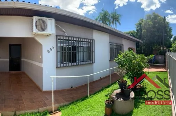 Casa mista medindo 160m² com terreno de 750m². Localizada na Rua Mato Grosso - Centro de Capanema Pr. 