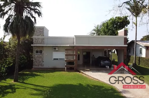  Imóvel a venda contendo 2 quartos, 1 suíte, todos os móveis planejados, área de festas,  com metragem de 233m² e terreno de 20x50 (1.000m²). Localizado na Rua Mato Grosso, Centro de Capanema Pr. 