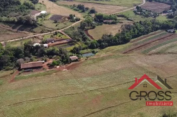 Área rural a 1km da cidade de Capanema contendo 3.7 alqueires sendo 2,5 alqueires mecanizados, possuindo casa e galpão