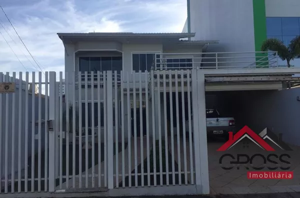 Sobrado a venda no Centro de Capanema Pr, contendo 3 quartos, 1 súite com hidro e closet, cozinha planejada, escritório, 2 salas, 4 banheiros, área gourmet, lavanderia, terreno de 500m², área construída de 342m². - Foto 1