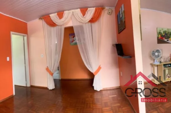 Terreno com área de 350m² contendo uma casa de alvenaria medindo 180m², localizada na cidade de Capanema Pr. 