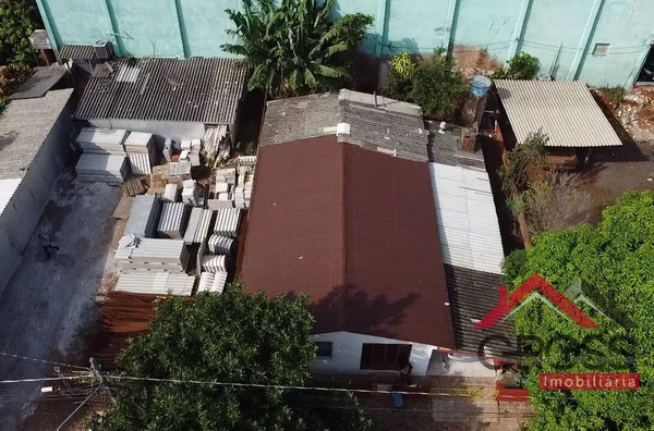 Imóvel a venda medindo aproximadamente 100m², contendo 3 quartos, sala, cozinha, banheiro, terreno de 247m² (13x19). Localizado na Rua Bahia, em frente ao Banco Bradesco em Capanema Pr. 