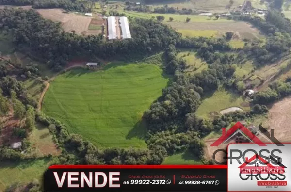 Área rural com grande potencial de renda, contando com área agrícola e avícola. Barracão e residência em alvenaria. Próximo a cidade de Capanema Pr. 