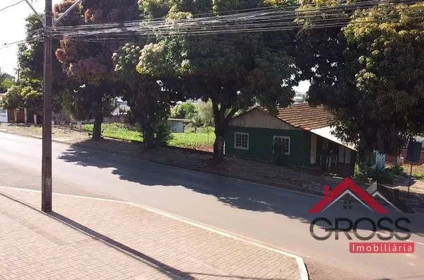 Terreno de esquina a venda medindo 525m², contendo uma casa mista de aproximadamente 70m². Localizado na Av. Rio Grande do Sul, Bairro São José Operário em Capanema Pr. - Foto 3