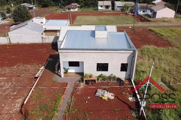 Imóvel novo a venda com metragem de 85m², contendo 1 suíte; 1 quarto; Sala; Cozinha; Banheiro; Lavanderia; Porão; Terreno de 240,625m². Localizado no Loteamento Benatti, Bairro São Cristóvão, em Capanema Pr.          