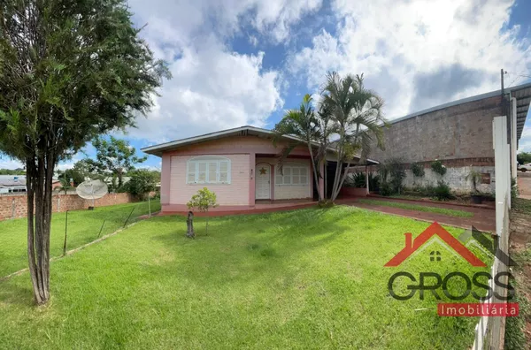 Imóvel a venda medindo 100m², contendo 4 quartos, sala, cozinha, banheiro e garagem. Terreno de 1.200m², localizado na Rua Alagoas, Centro, em Capanema Pr. 