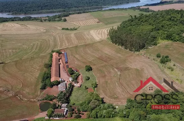 Área total de 57.000 m² (5,7 hectares), ideal para produção e moradia com estrutura pronta para atividade agrícola e avicultura.