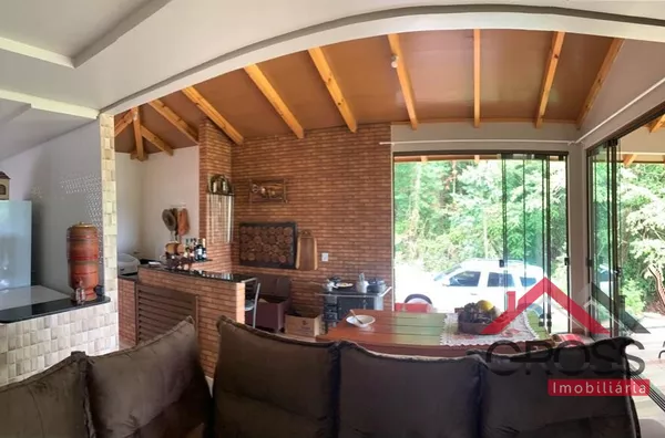 Chácara a venda medindo 10.000m², próxima ao Centro de Capanema Pr - Pr 163. Possui uma residência de 200m², poço artesiano, área de festas.