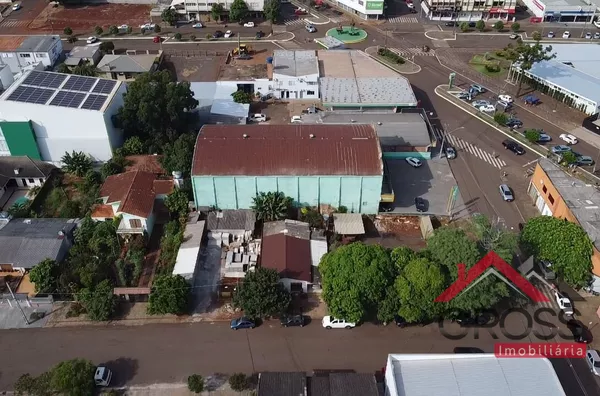 Imóvel a venda medindo aproximadamente 100m², contendo 3 quartos, sala, cozinha, banheiro, terreno de 247m² (13x19). Localizado na Rua Bahia, em frente ao Banco Bradesco em Capanema Pr. 