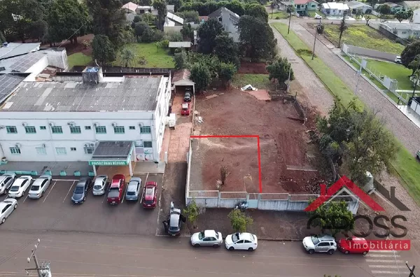 Terreno a venda medindo 300m²(12x25), faz frente com a Rua Tupinambás, no valor de R$250.00250.000,00. Ao lado do Hospital Sudoeste em Capanema Pr.