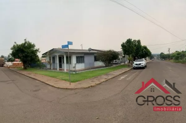 Terreno com área de 350m² contendo uma casa de alvenaria medindo 180m², localizada na cidade de Capanema Pr. 