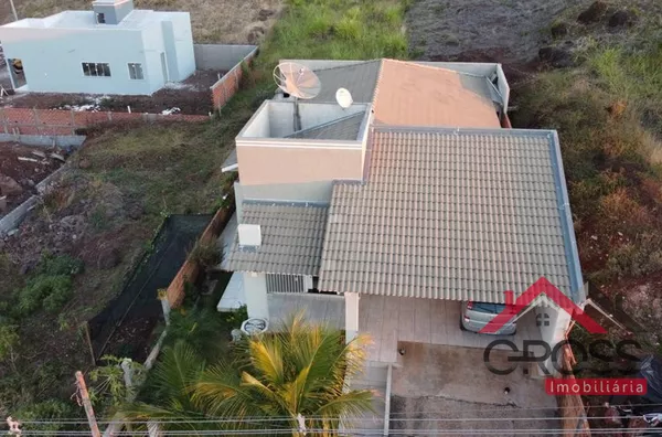 Imóvel a venda medindo 170m², contendo 2 quartos, 1 suíte, sala, cozinha, banheiro. Terreno com metragem de 325m², localizado no Loteamento Fronteira em Capanema Paraná. 