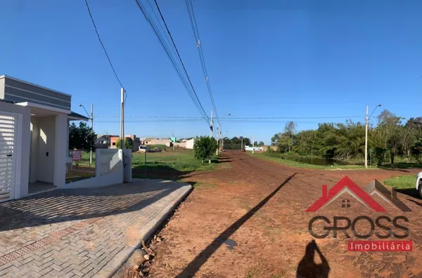 Imóvel novo com área construída de 212m² possuindo 2 quartos, 1 suíte, 2 banheiros, Sala e cozinha conjugada, área de serviços, 2 vagas de garagem, piscina, edícula. Terreno com área de 312m², localizado no Loteamento Atlântico II em Capanema Pr.