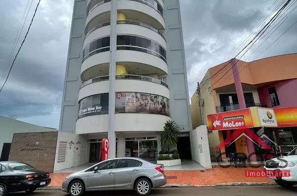 Vende-se apartamento c/ área total de 186,95m²; 1 suíte; 2 quartos; Sala de estar e jantar; Cozinha planejada; Lavanderia; Sacada gourmet; 2 vagas de garagem; Área de festa, piscina e sala de jogos; Localizado no Edifício Casagrande em Planalto Pr. 