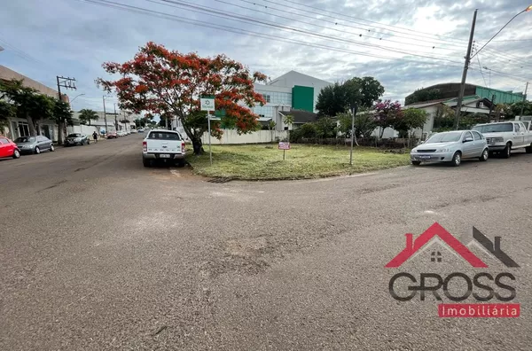 Terreno de esquina a venda, contendo metragem de 13,80x20 (176m²); Localizado na Rua Tamoios, esquina com a Rua Bahia, em Capanema Paraná. 