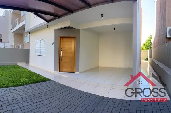 Sobrado a venda medindo 147m² contendo 1 suíte, 2 quartos, sala, cozinha, banheiro social, lavabo, área de festas, terreno com metragem de 200m². Localizado na Rua Luiz Geraldo Hollen, Centro, em Capanema Pr. 
