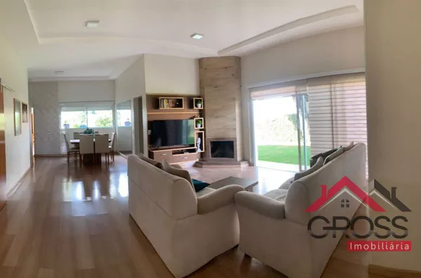  Imóvel a venda contendo 2 quartos, 1 suíte, todos os móveis planejados, área de festas,  com metragem de 233m² e terreno de 20x50 (1.000m²). Localizado na Rua Mato Grosso, Centro de Capanema Pr. 