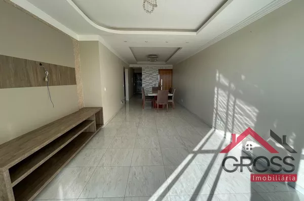 Vende-se apartamento c/ área total de 186,95m²; 1 suíte; 2 quartos; Sala de estar e jantar; Cozinha planejada; Lavanderia; Sacada gourmet; 2 vagas de garagem; Área de festa, piscina e sala de jogos; Localizado no Edifício Casagrande em Planalto Pr. 