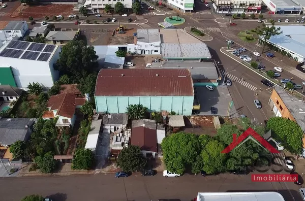 Imóvel a venda medindo aproximadamente 100m², contendo 3 quartos, sala, cozinha, banheiro, terreno de 247m² (13x19). Localizado na Rua Bahia, em frente ao Banco Bradesco em Capanema Pr. 
