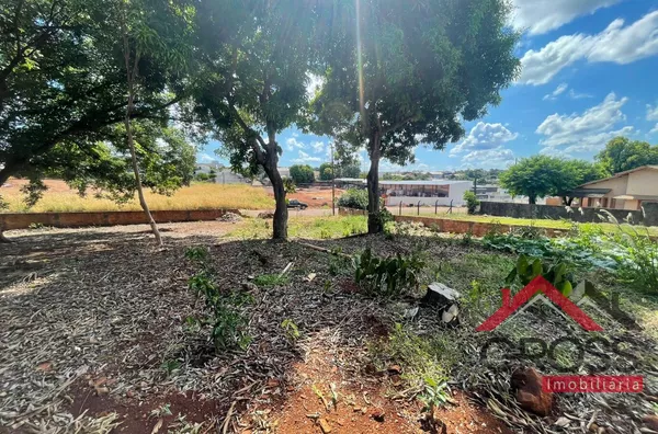 Terreno a venda medindo 420m², localizado na Rua Aimorés no Centro de Capanema Pr. 