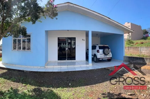 Lote a venda medindo 1.000m², contendo 4 imóveis: 1 em alvenaria com aprox. 100m²; 1 em alvenaria com 75m²; 2 kitnet, ambas com aprox. 50m². Excelentes imóveis para obter uma renda mensal com aluguel. Localizados na R. Martin Nottar, Centro em Capanema Pr