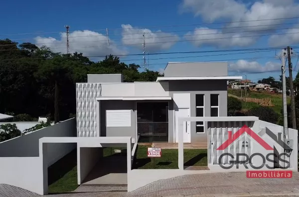 Excelente Imóvel residencial novo, todo murado, medindo 212m², com terreno de 320m².Contém 2 quartos, 1 suíte, sala, cozinha, lavanderia, garagem ampla com 2 vagas, área de festas. Localizado na Rua Otávio Kischner em Capanema Pr.