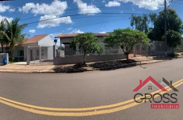 Casa mista medindo 160m² com terreno de 750m². Localizada na Rua Mato Grosso - Centro de Capanema Pr. 