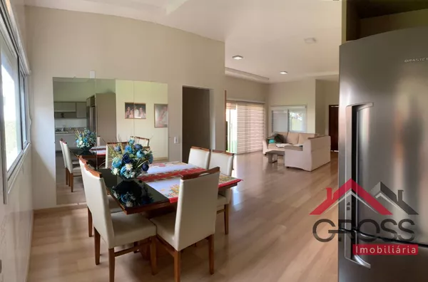  Imóvel a venda contendo 2 quartos, 1 suíte, todos os móveis planejados, área de festas,  com metragem de 233m² e terreno de 20x50 (1.000m²). Localizado na Rua Mato Grosso, Centro de Capanema Pr. 