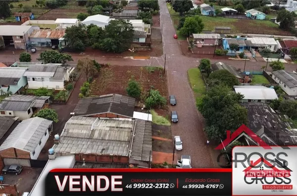  Casa a venda com potencial comercial localizada na Rua Minas Gerais medindo 300m² com terreno de 500m². Contém 4 quartos, sala, cozinha, banheiro, garagem.