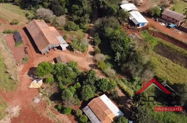 Área rural a 1km da cidade de Capanema contendo 3.7 alqueires sendo 2,5 alqueires mecanizados, possuindo casa e galpão