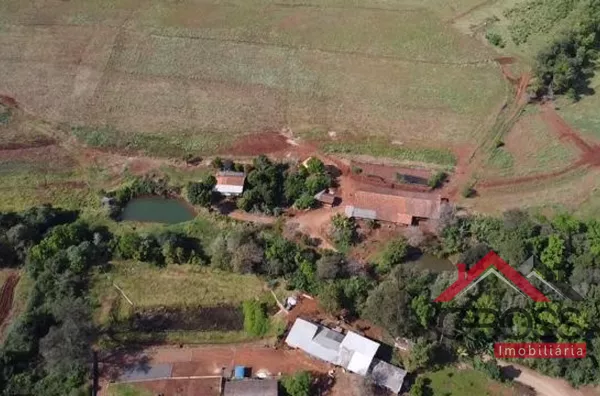 Área rural a 1km da cidade de Capanema contendo 3.7 alqueires sendo 2,5 alqueires mecanizados, possuindo casa e galpão