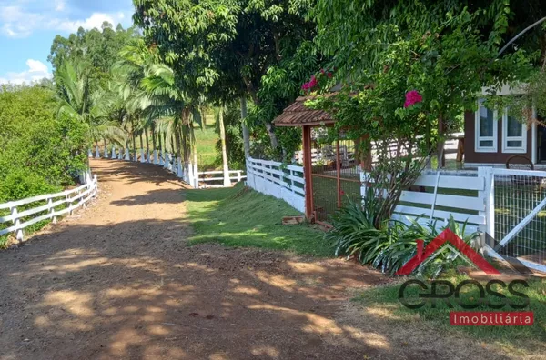 Sítio localizado na Flor da Serra em Capanema Paraná medindo 52.000m²- Contendo um aviário e uma casa em alvenaria- energia solar