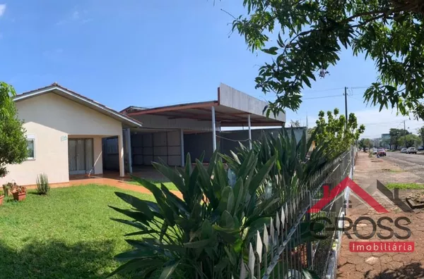 Imóvel contendo área comercial e residencial. Casa de alvenaria medindo 92m²