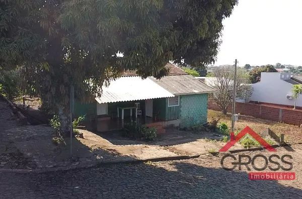Terreno de esquina a venda contendo: 525m² (20x26.25) - podendo ser dividido em dois terrenos; Uma casa mista medindo aproximadamente 70m²; Localizada na Av. Rio Grande do Sul, Bairro São José Operário em Capanema Pr.