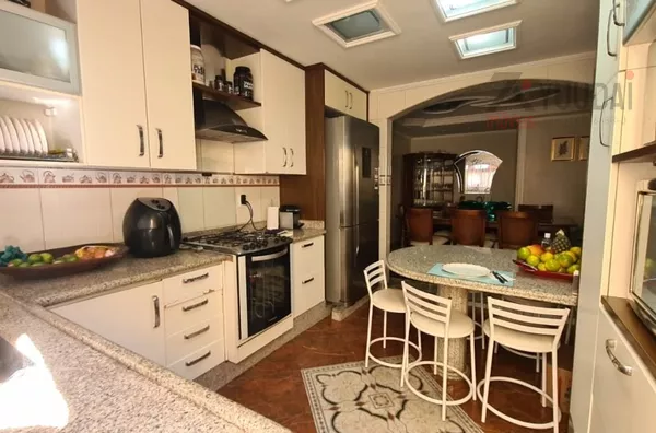 Sobrado à VENDA, 8 quarto(s), Vila Santa Isabel, São Paulo