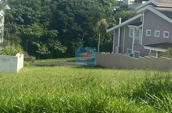 Lote á venda residencial de 668 metros quadrados com área privativa e privilegiada em condomínio conceituado na cidade de Indaiatuba, São Paulo.