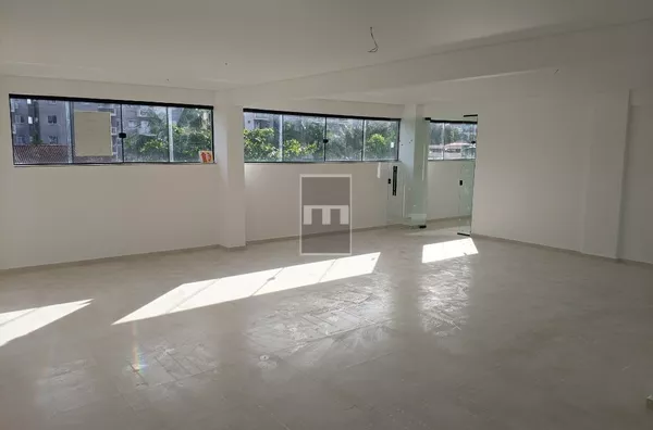 Sala Comercial para Escritório de 71,21 no Bairro iririú