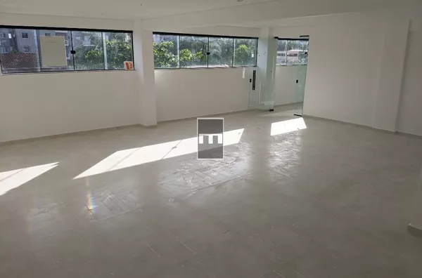 Sala Comercial para Escritório de 71,21 no Bairro iririú
